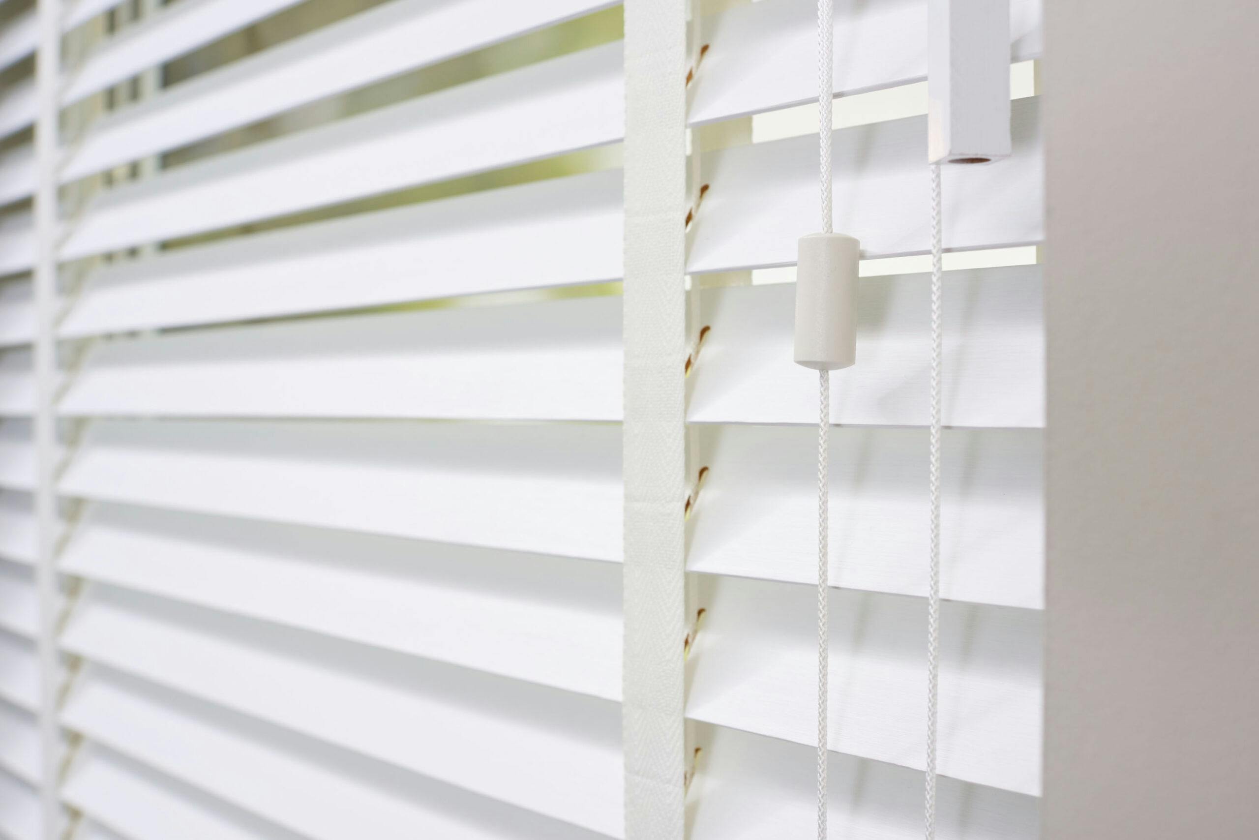 Houten jaloezieen ladderband ladderkoord inhuis plaza