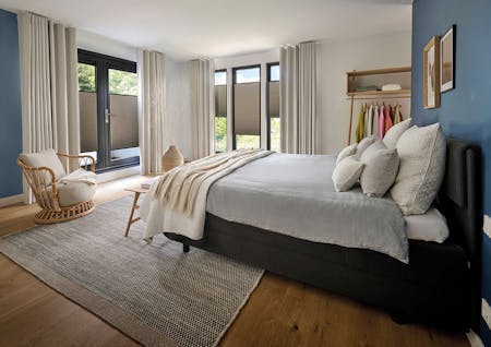 Luxaflex duette shades in slaapkamer